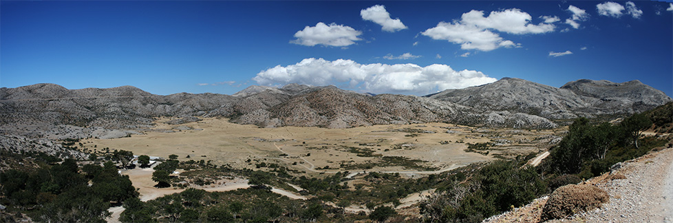Panorama płaskowyżu Nida widoczna z okolic wejścia do jaskini Ida