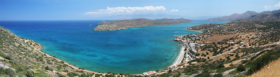 Widok na zatokę Mirambellou i wyspę Spinalonga Widok na zatokę Mirambellou i wyspę Spinalonga