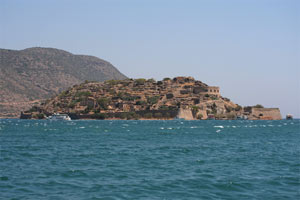 Spinalonga w oddali